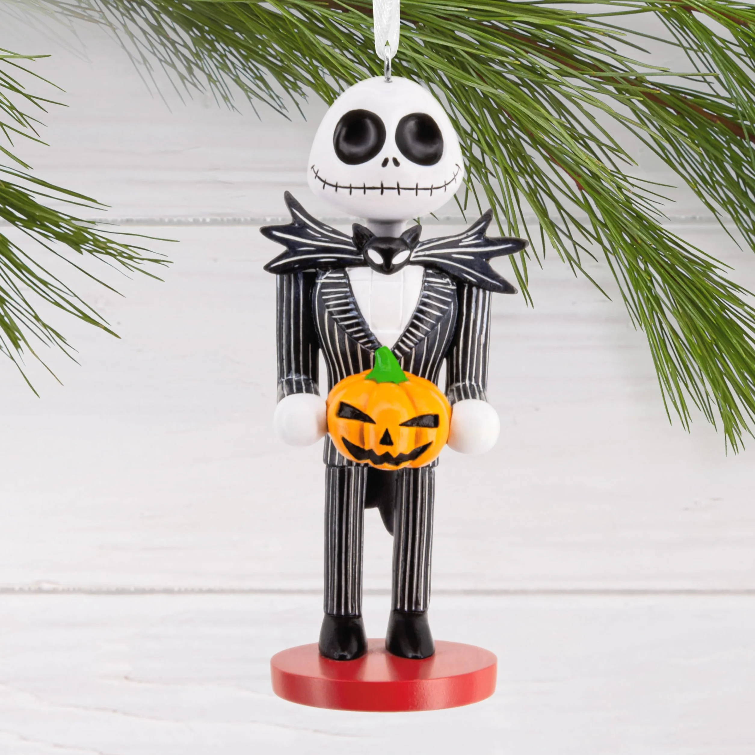 Hallmark Jack Skellington Adorno de Cascanueces Decoración de Árbol Pesadilla Antes de Navidad Coleccionable Negro Blanco