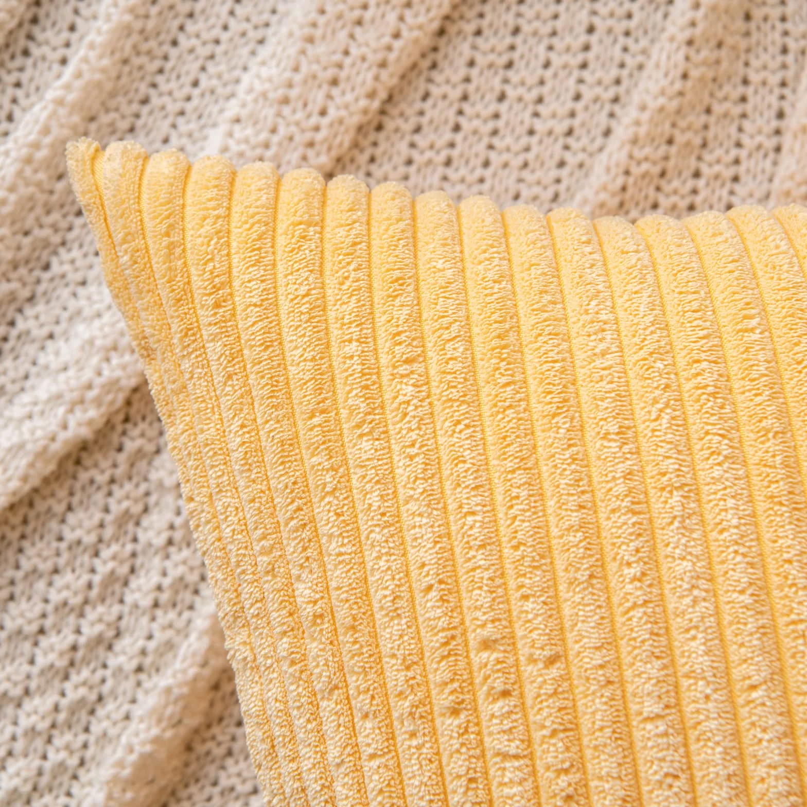 EMEMA Funda Cojines 45x45 cm Corduroy Rayas Decoración Moderna para Sofá 2 Piezas Amarillo Brillante
