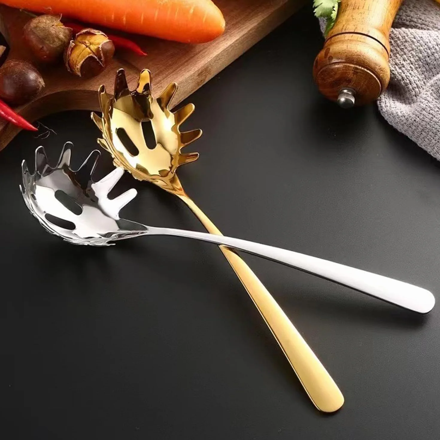 Cuchara de pasta de acero inoxidable con mango ergonómico para espaguetis