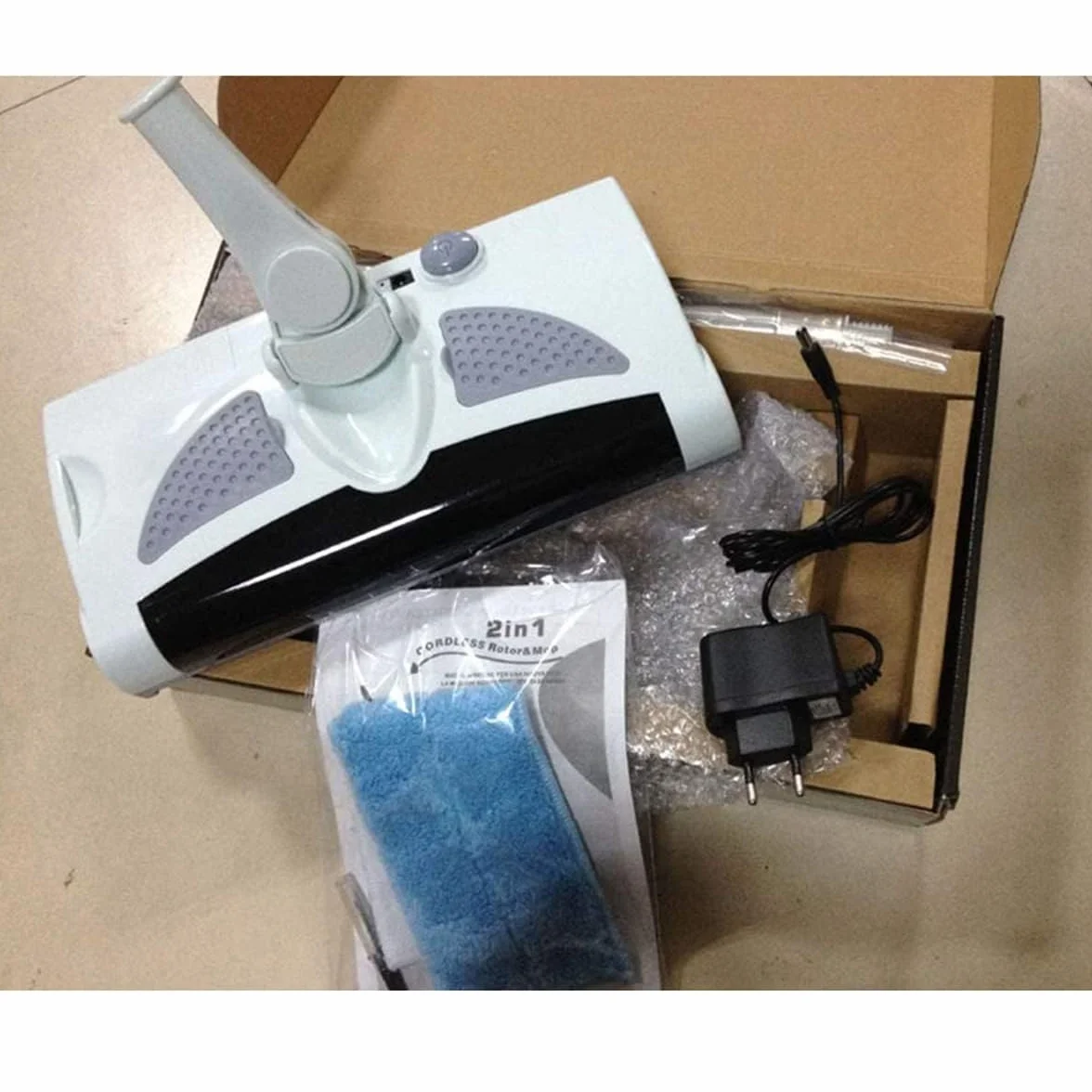Barredora inalámbrica multilimpiadora manual para suelos y alfombras