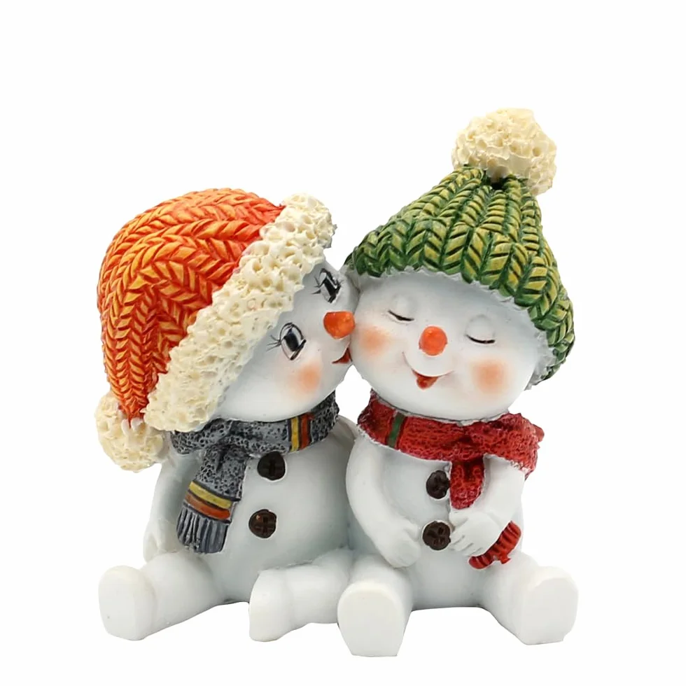 Dekohelden24 Pareja de niños de Nieve Juego 2 Unidades Gorro Bufanda Rojo Gris Naranja Verde Sentado 5,5x3,5x5,5 cm