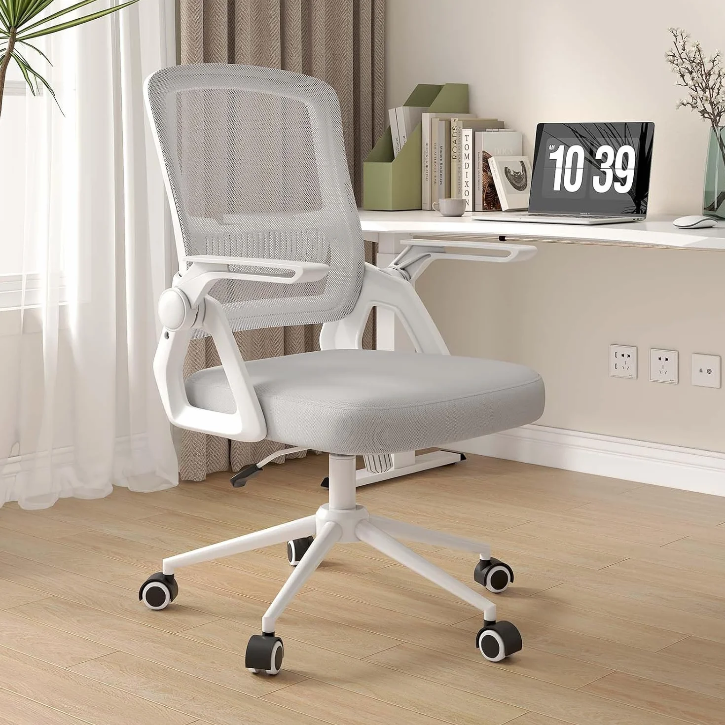 Silla Ergonómica de Oficina con Respaldo de Malla y Soporte Lumbar, Giratoria Altura Regulable, Reposabrazos Plegables 90°, Función Inclinable, Gris