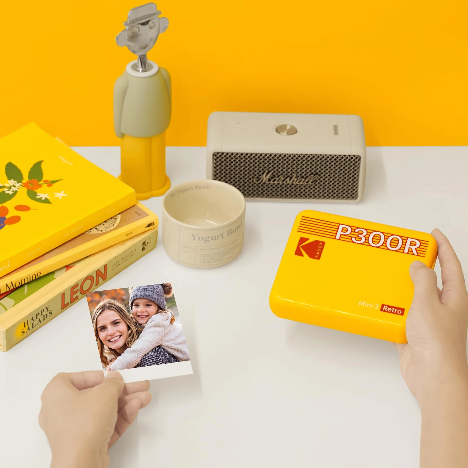 KODAK Mini 3 Retro 4PASS Impresora de Fotos Portátil (7,6x7,6cm) + 8 Hojas, Amarillo