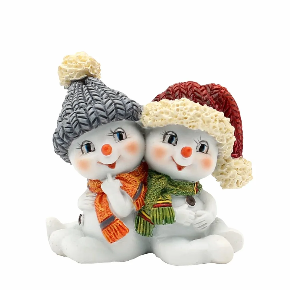 Dekohelden24 Pareja de niños de Nieve Juego 2 Unidades Gorro Bufanda Rojo Gris Naranja Verde Sentado 5,5x3,5x5,5 cm