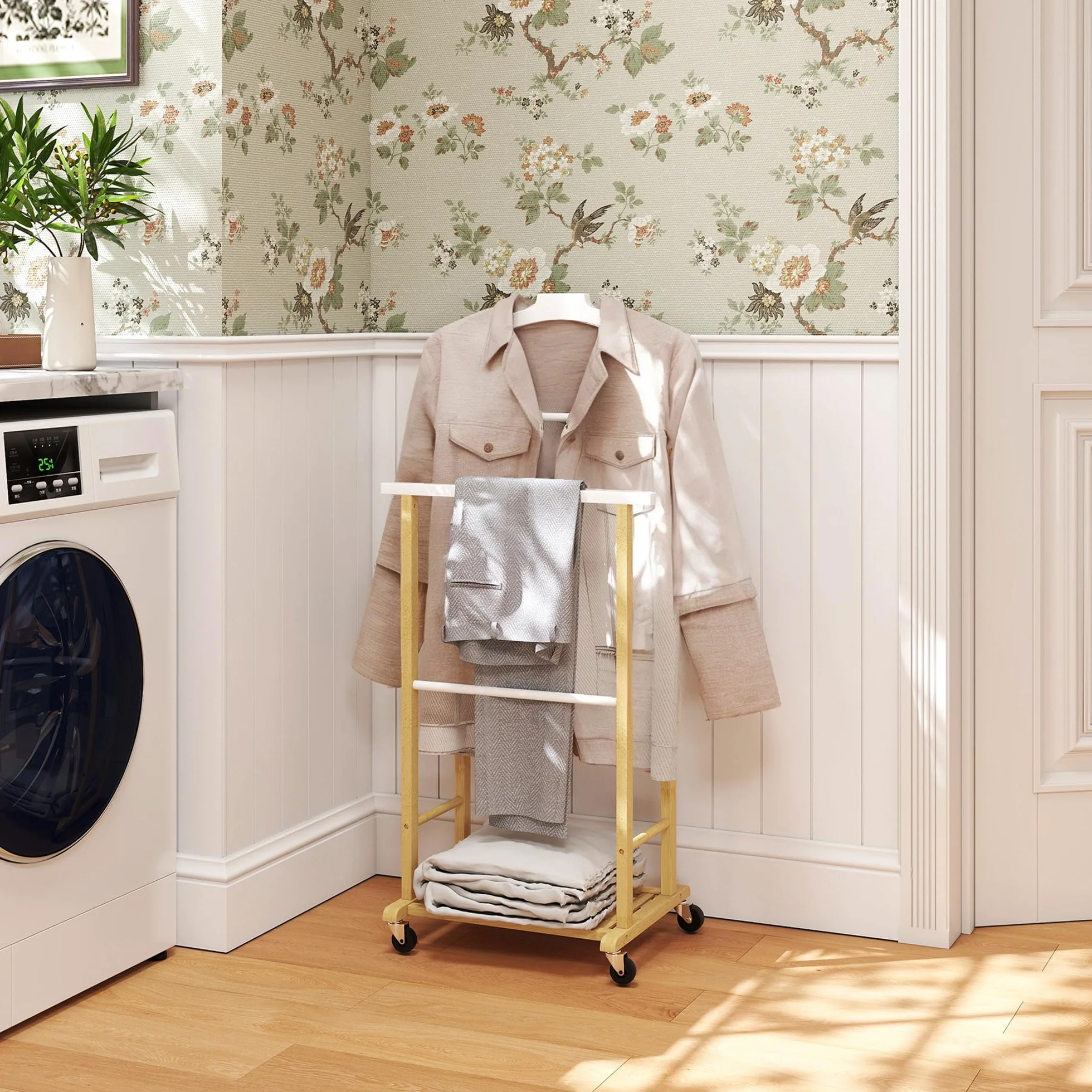HOMCOM Perchero con Ruedas de Bambú, Colgadores de Ropa y Zapatero, 47x33,7x105,5 cm, Natural y Blanco