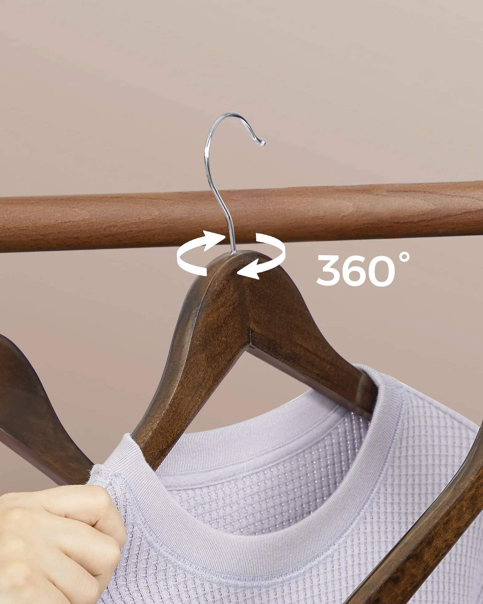 SONGMICS Percha de Madera Maciza Juego 20 con Ranuras Hombros Barra Antideslizante Pantalones Gancho Giratorio 360° Nogal Oscuro Plata CRW02V20