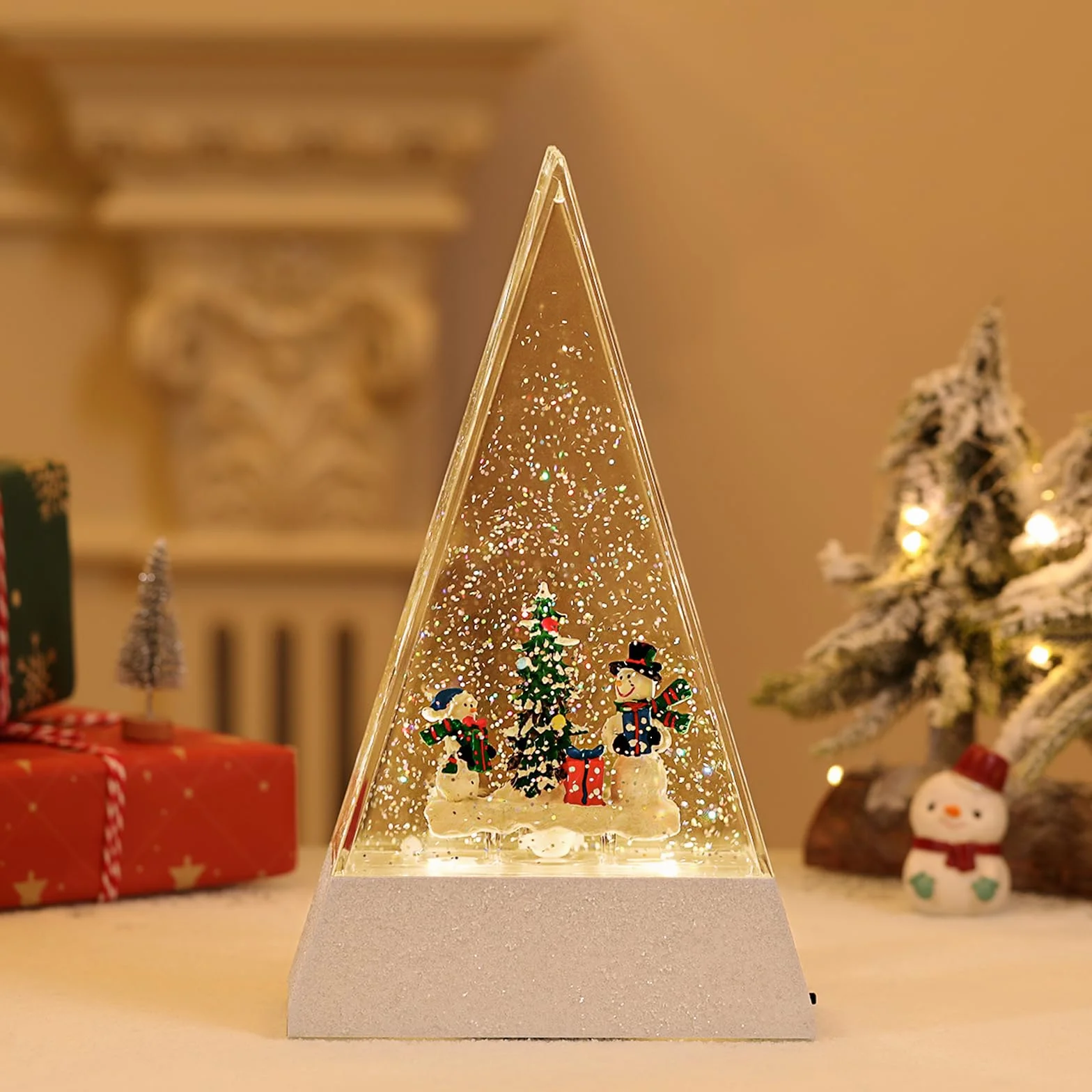 Globo de Nieve Navideño Triangular con Luz LED, Muñeco de Nieve con 8 Canciones y Temporizador 6H USB/Batería