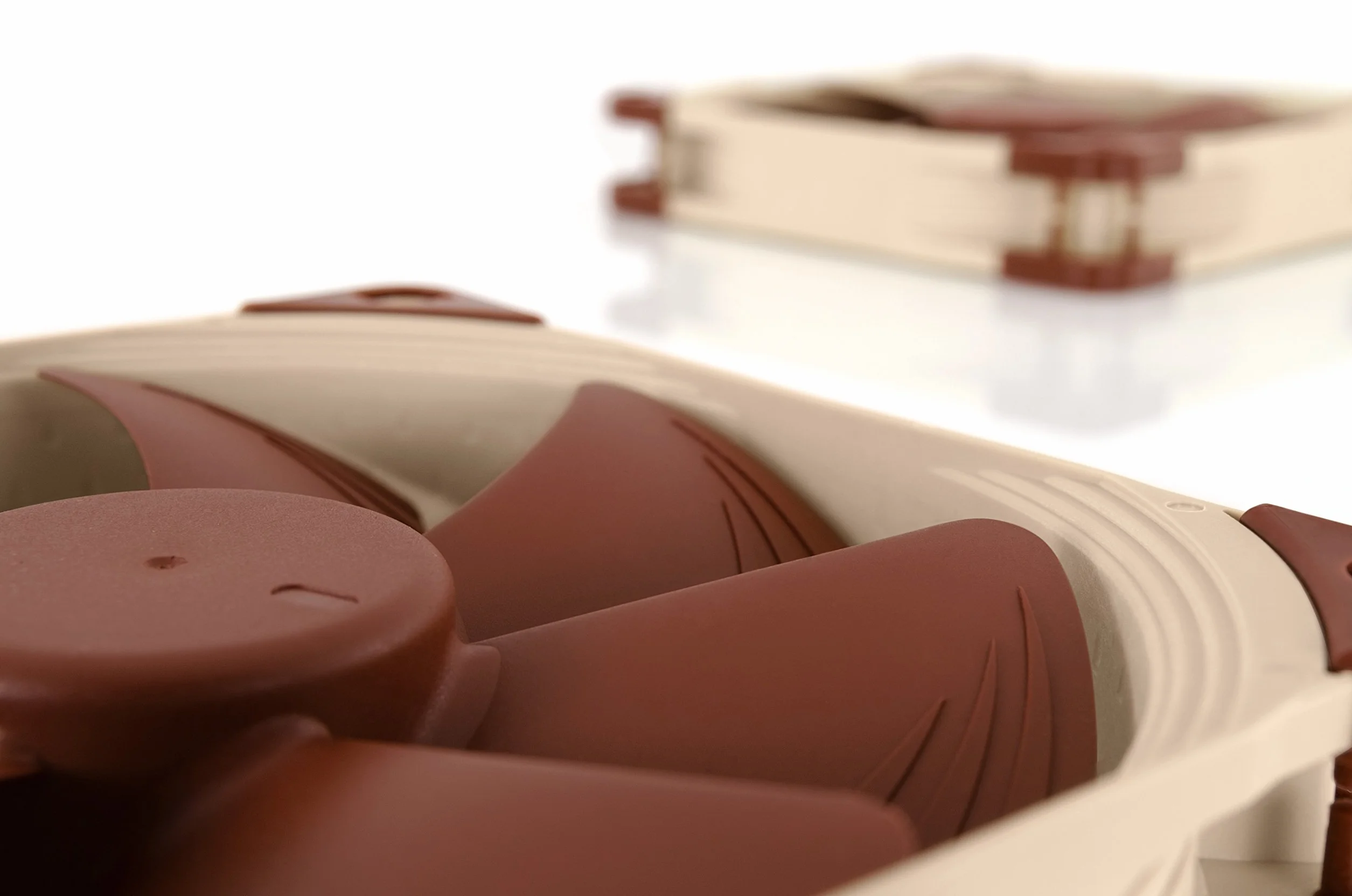 Noctua NF-A14 PWM, Ventilador Silencioso, 4 Pines (140 mm, Marrón)