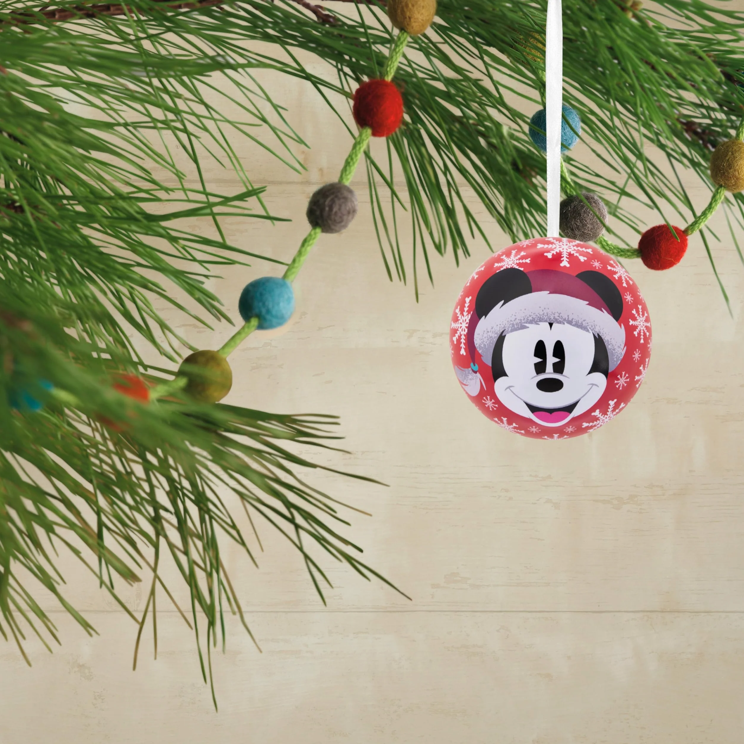 Hallmark Disney Mickey & Minnie Mouse Adornos de Navidad Paquete de 12 Bolas de hojalata