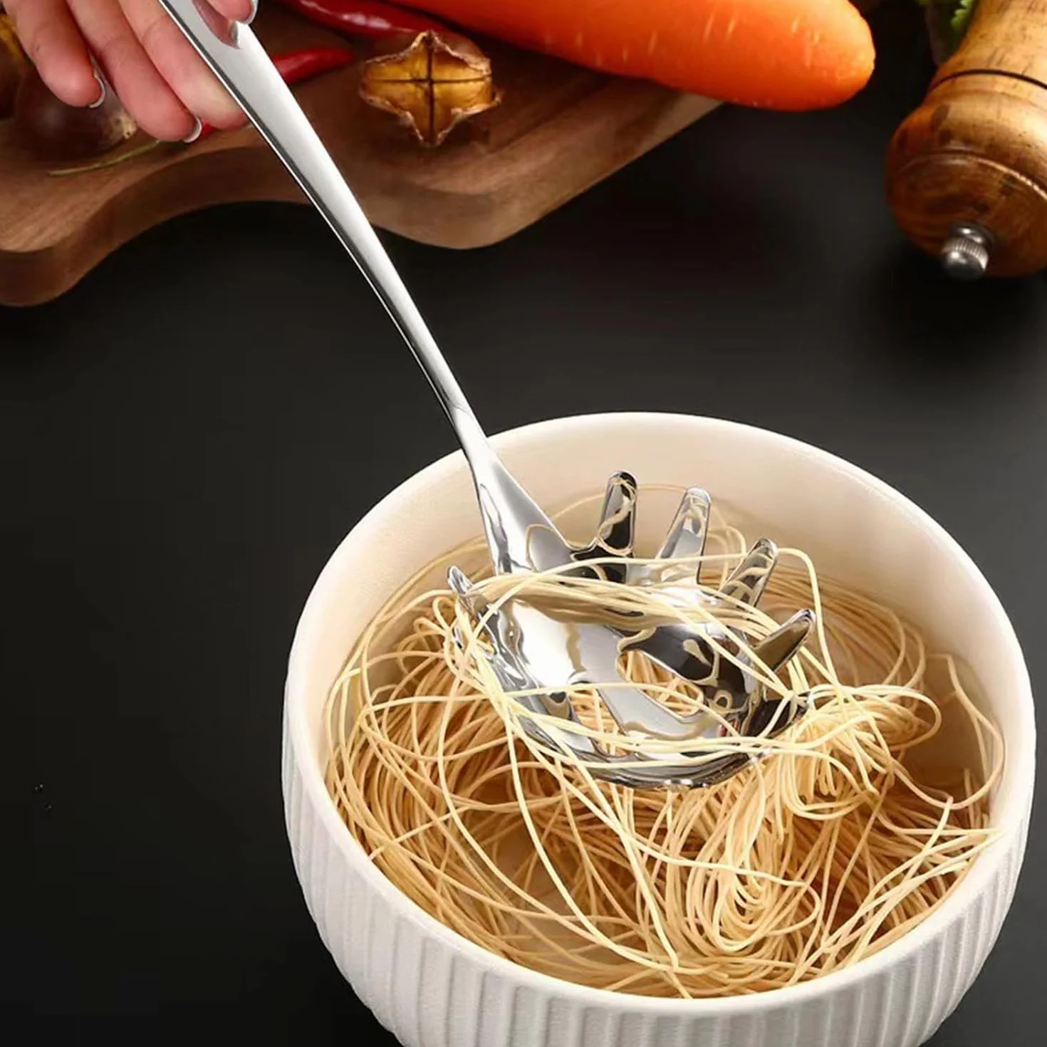 Cuchara de pasta de acero inoxidable con mango ergonómico para espaguetis