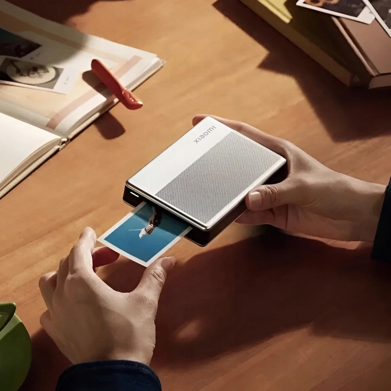 Xiaomi Impresora fotográfica portátil, 1S, impresión sin Tinta, Delgada, 6.3 oz (180 g), Ultraligera, conexión Bluetooth, múltiples usuarios simultáneamente, película de Sellado, Incluye 5 películas