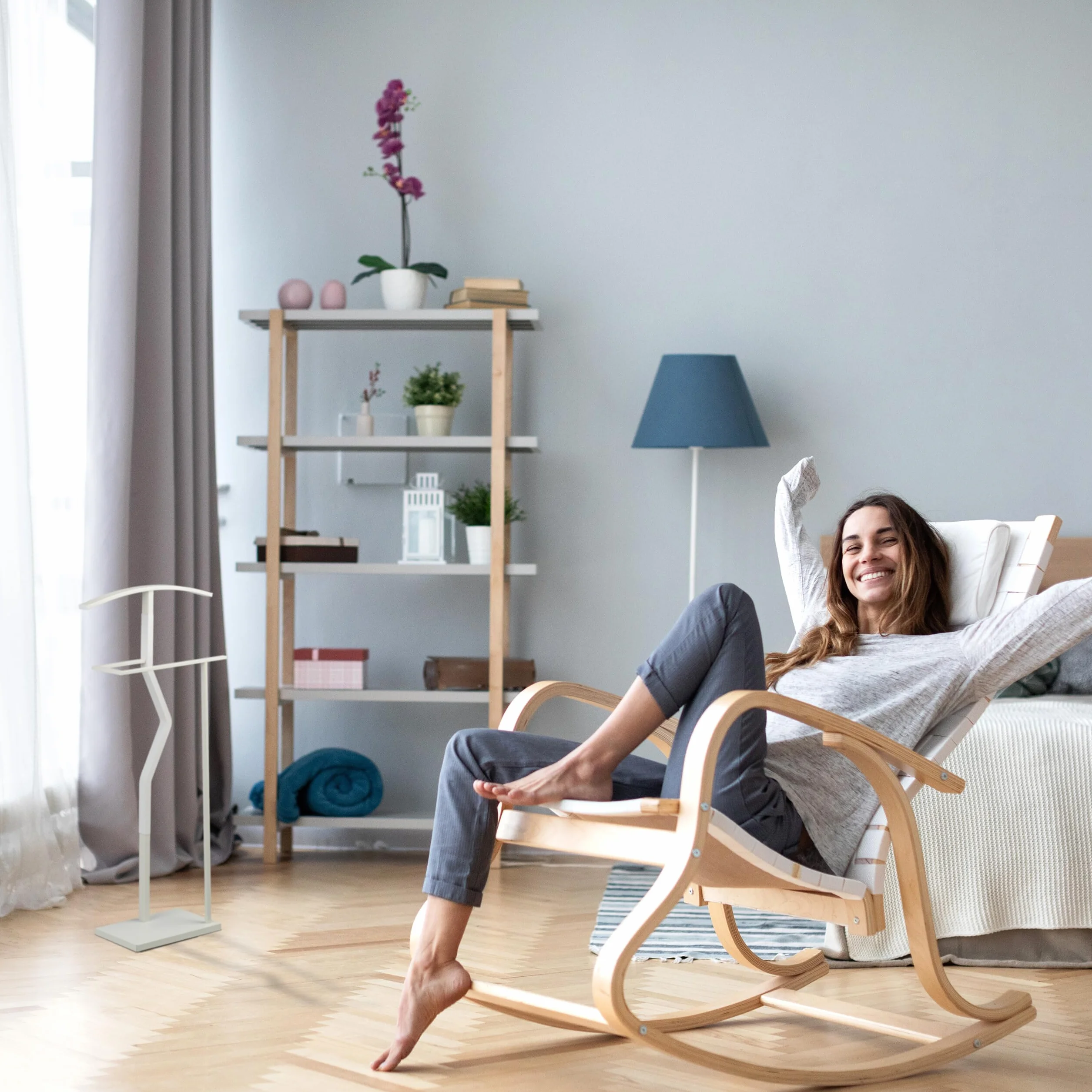Relaxdays Galán Noche MDF Veteado Blusa Pantalón 107 x 48 x 20 cm Metal Efecto Madera Colgador Vestidor Blanco