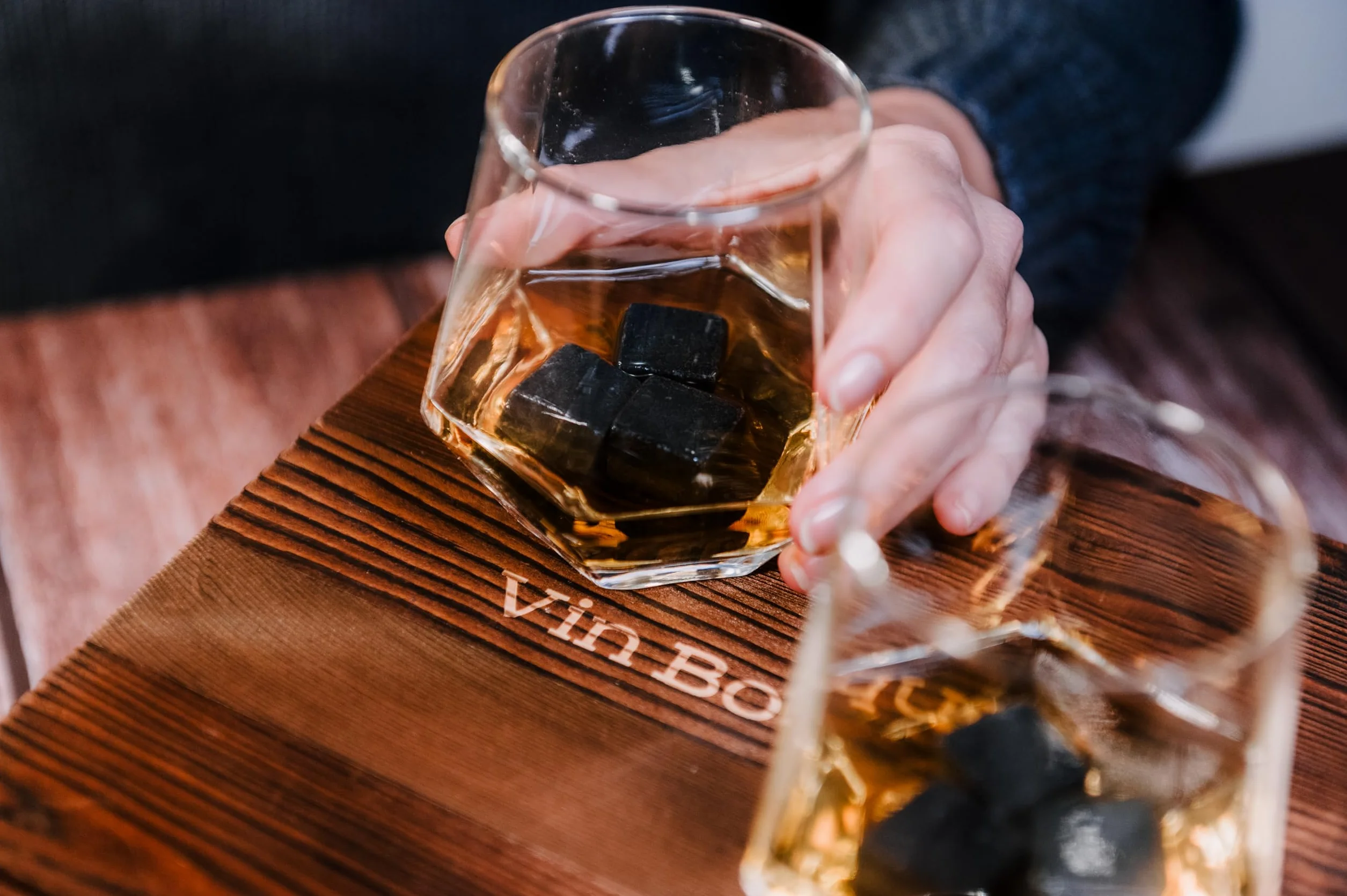 Vin Bouquet Fia 1366 Set Whiskey Caja Madera con Piedras Enfriar y Copas Cristal Accesorios Whisky Regalo