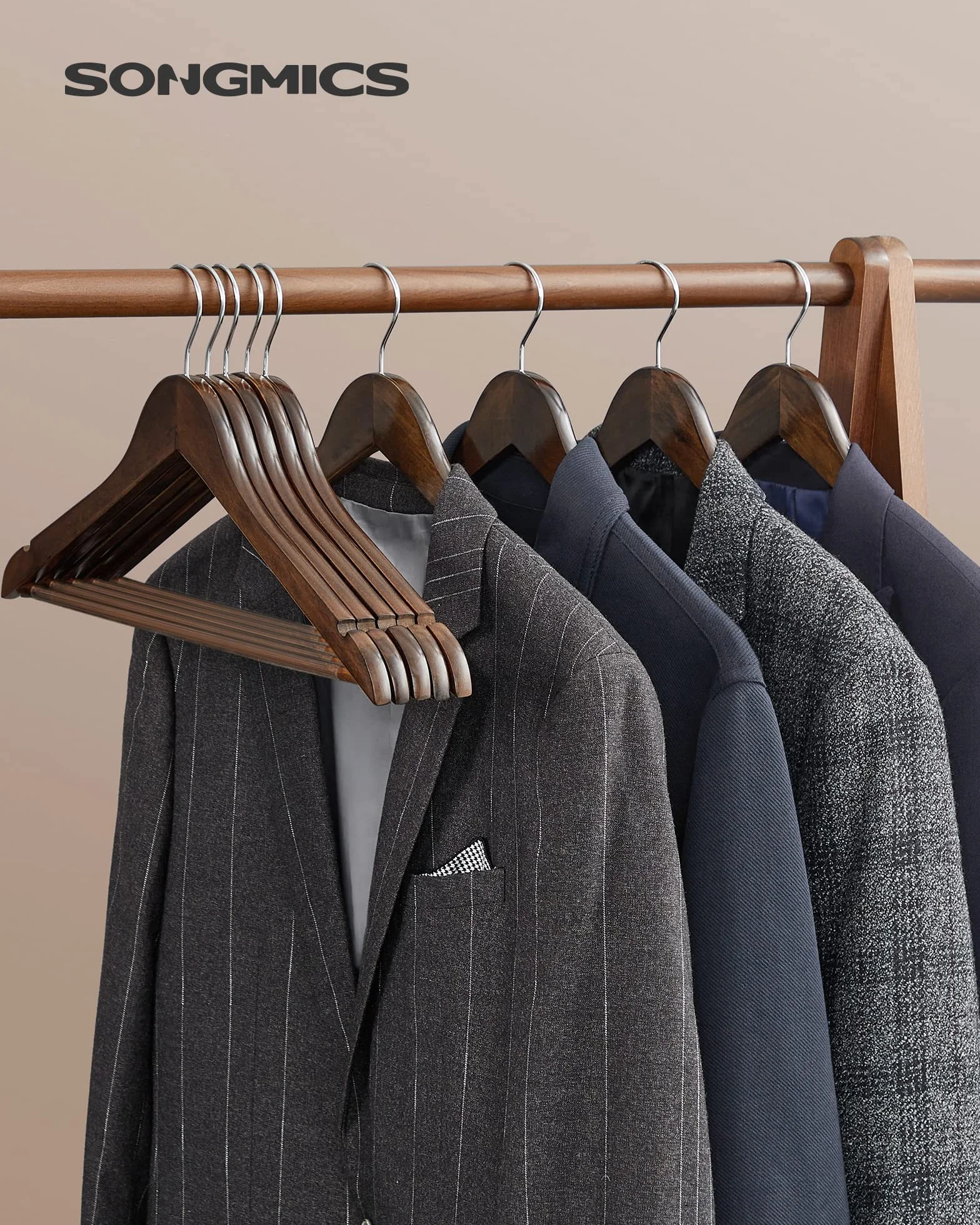 SONGMICS Percha de Madera Maciza Juego 20 con Ranuras Hombros Barra Antideslizante Pantalones Gancho Giratorio 360° Nogal Oscuro Plata CRW02V20