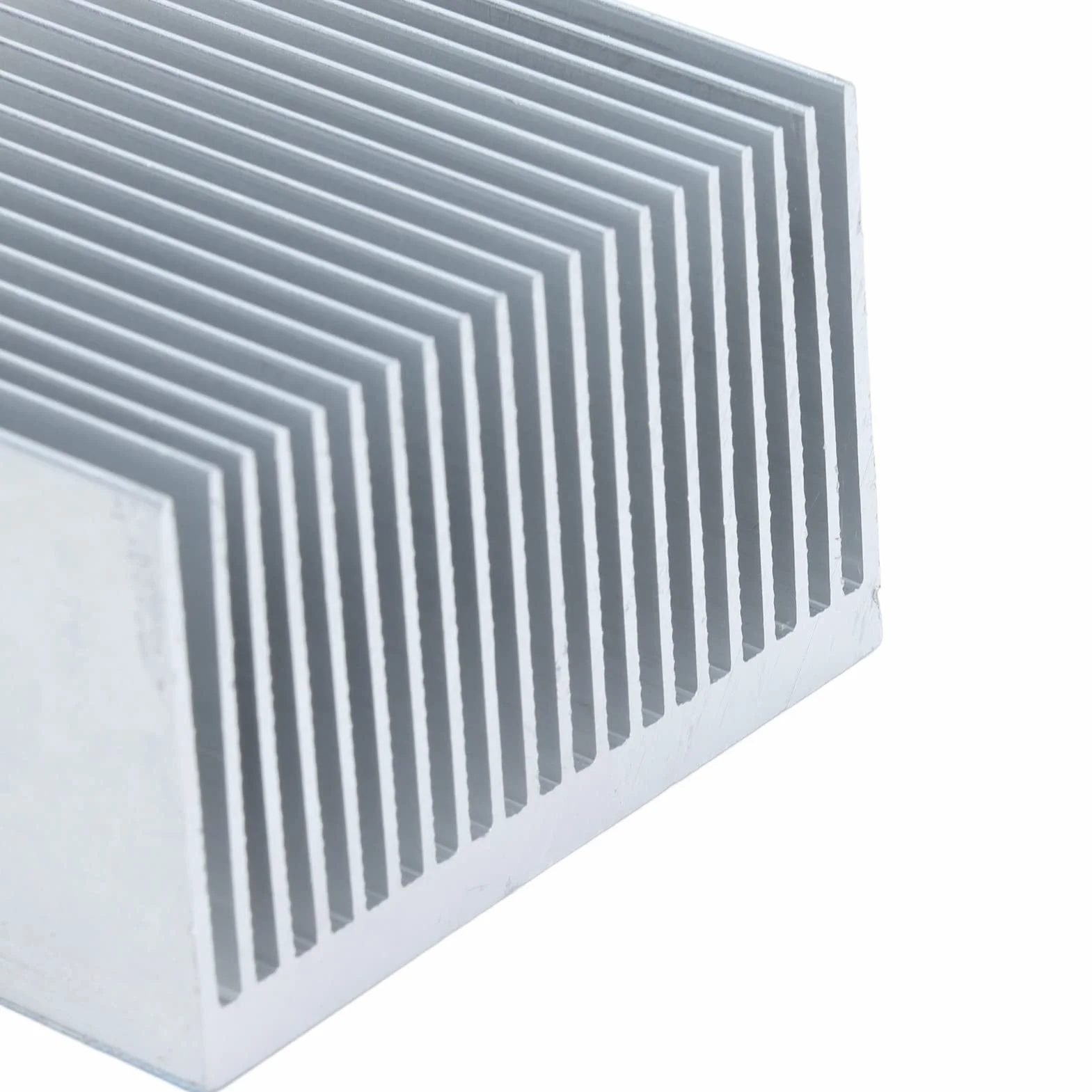 Tyenaza 4 Piezas de Aletas de Refrigeración de Aluminio, Disipadores de Calor las Aletas Transistor, Chip de Disipador de Calor, para Computadora, Dispositivos de Luz LED, 60x60x39 mm(Con Adhesivo)