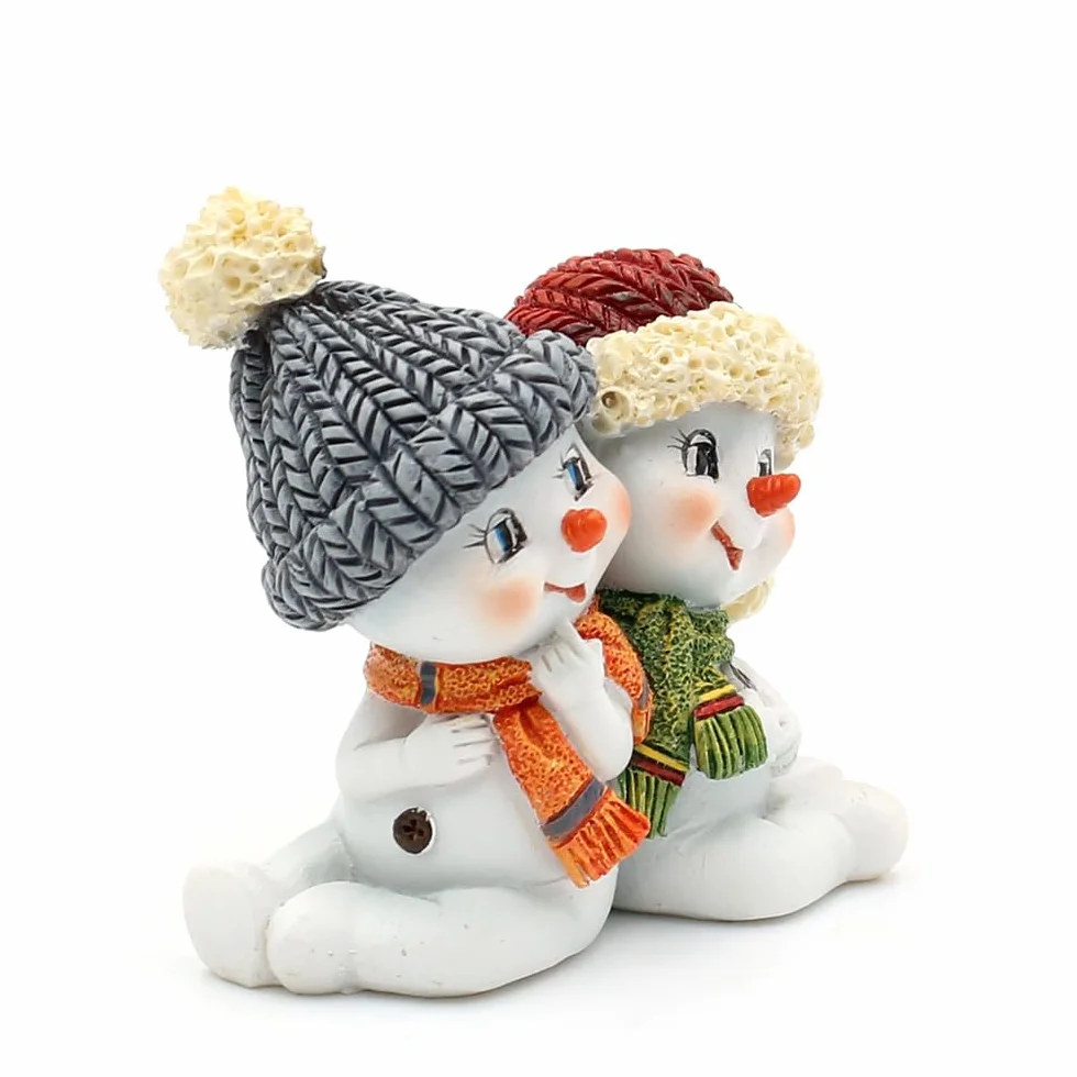 Dekohelden24 Pareja de niños de Nieve Juego 2 Unidades Gorro Bufanda Rojo Gris Naranja Verde Sentado 5,5x3,5x5,5 cm