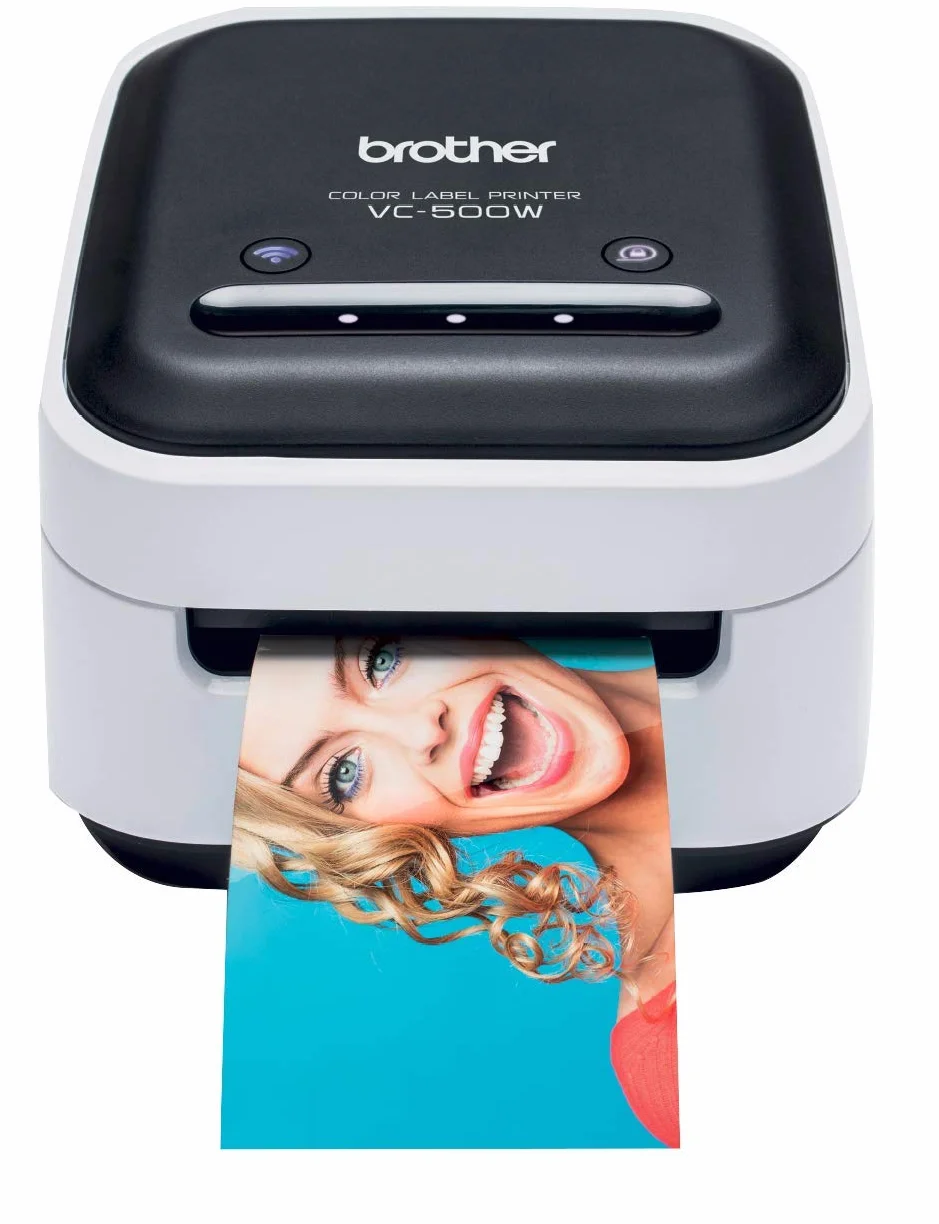 Brother VC-500WCR, Impresora de Etiquetas de Color, Adecuada para Ocio Creativo, conexión inalámbrica, tecnología de impresión Zink (Cero-Ink) 5 Anchos de Rollo Diferentes, de 9 a 50 mm
