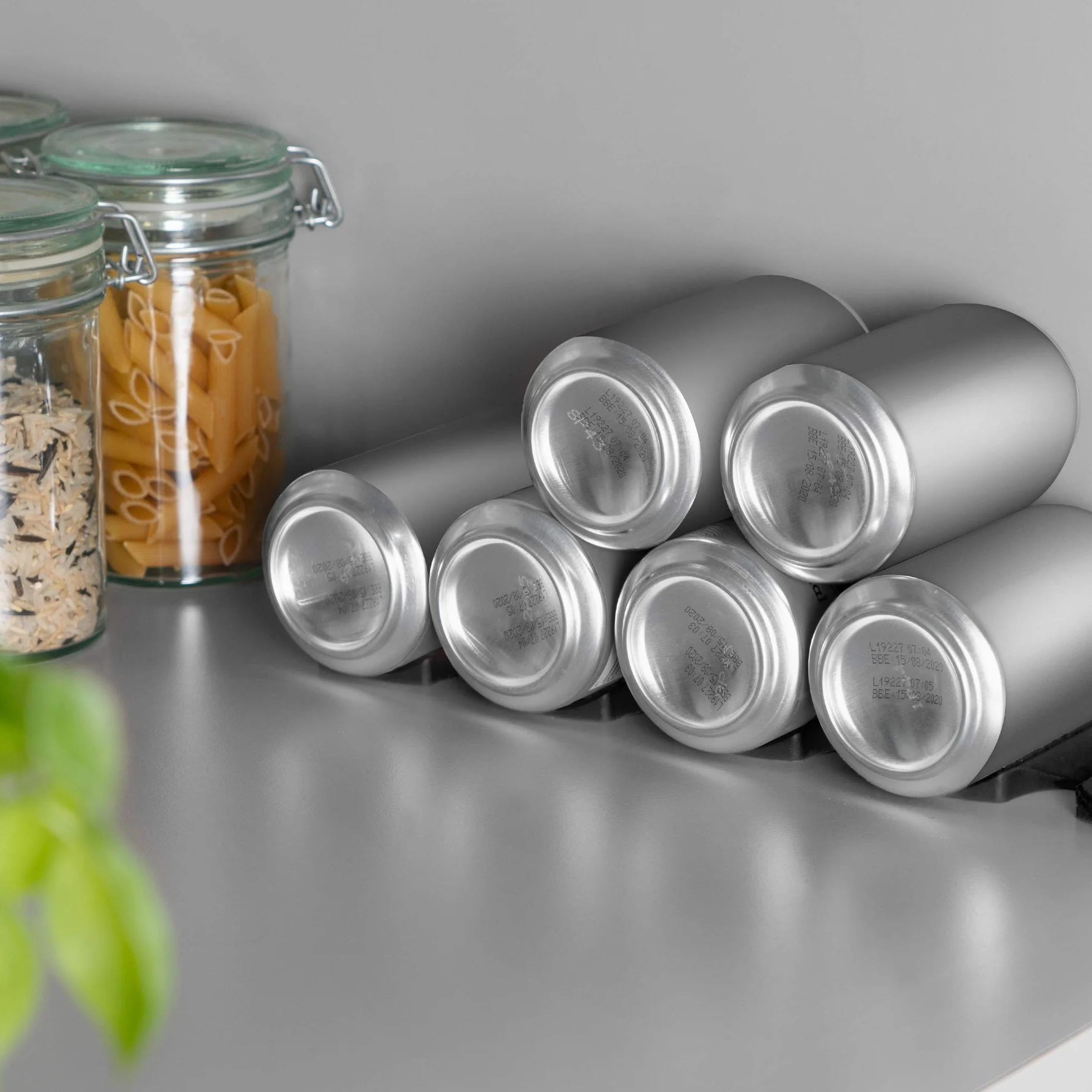kwmobile Botellero Estante para Almacenamiento de Botellas en Nevera - Apilador de Latas de Silicona Negro