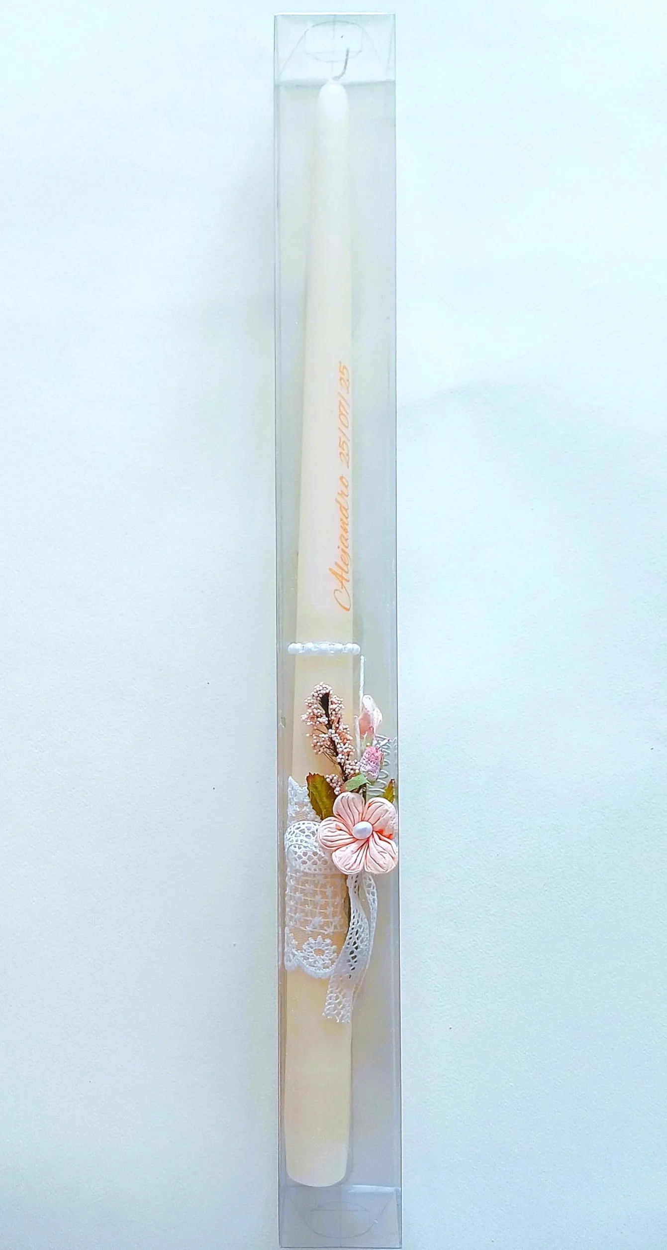 Vela de Bautizo Decorativa Cónica con Flores Rosas Salmón, Cinta de Encaje y Perlas