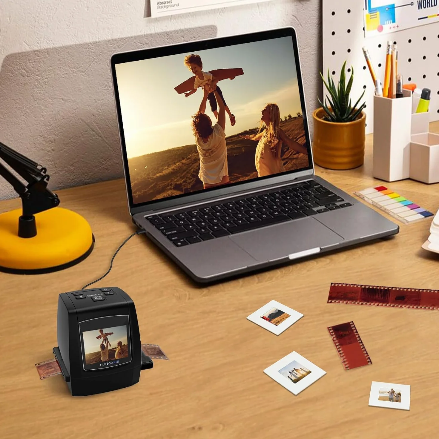 Mini escáner digital para películas y diapositivas, convierte negativos y diapositivas de 35 mm, 126, 110, Super 8 y 8 mm en imágenes JPEG de 22 megapíxeles, pantalla LCD de 2,4"