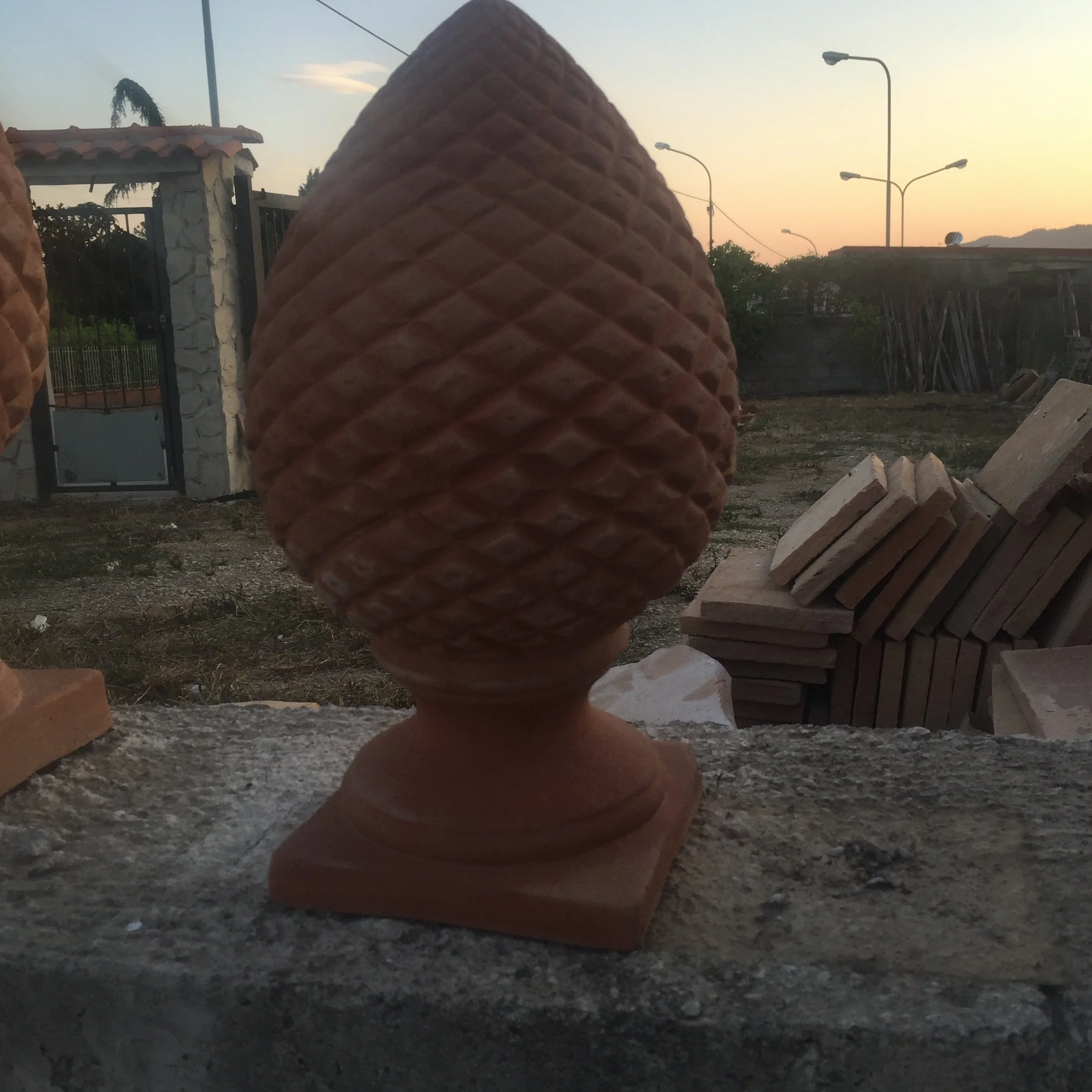 Piña de terracota 25 x 25 x 47 cm