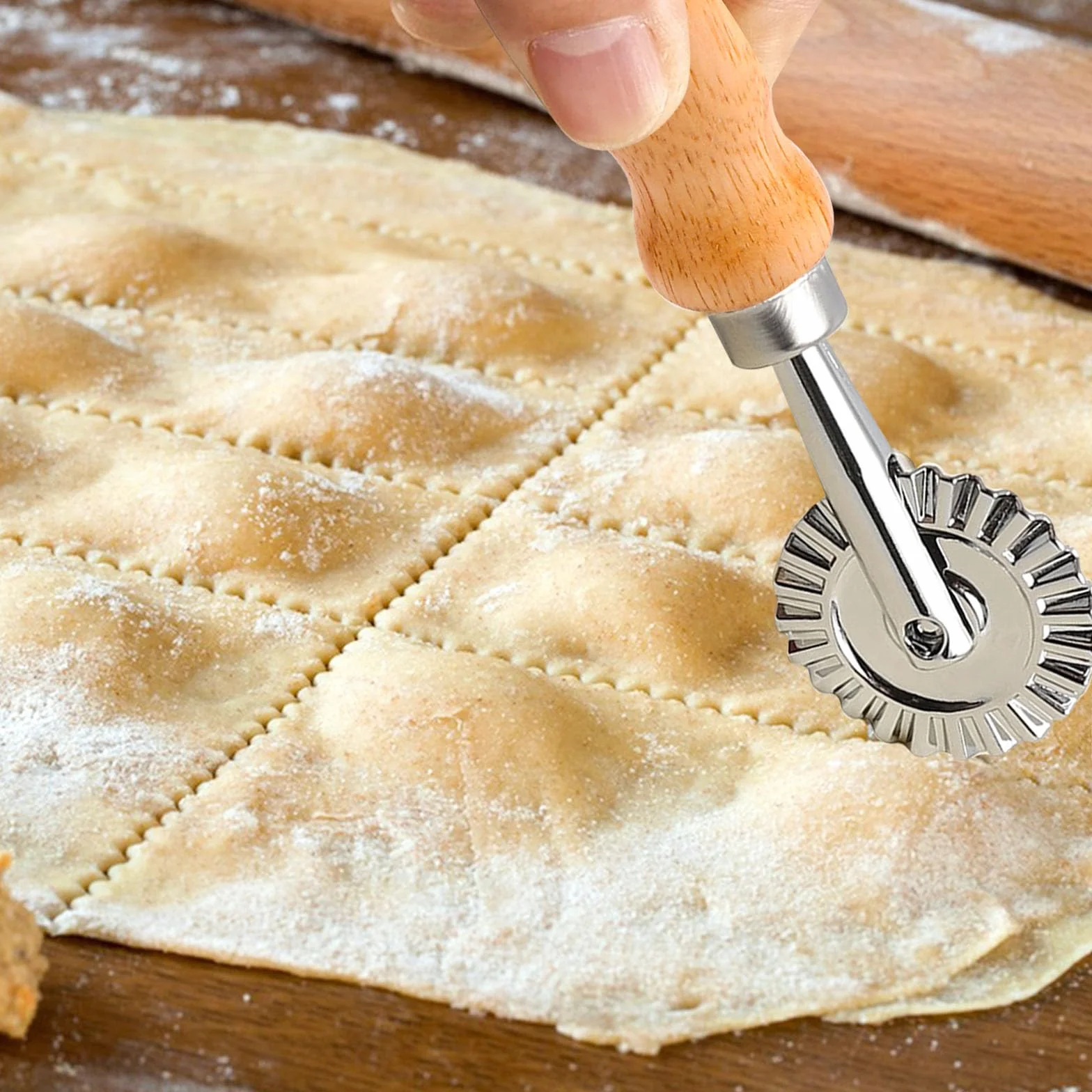 Cortador Raviolis Rueda, 5 Cortadores de Ravioli, Mango de Madera, Cuadrado/Redondo/Corazón