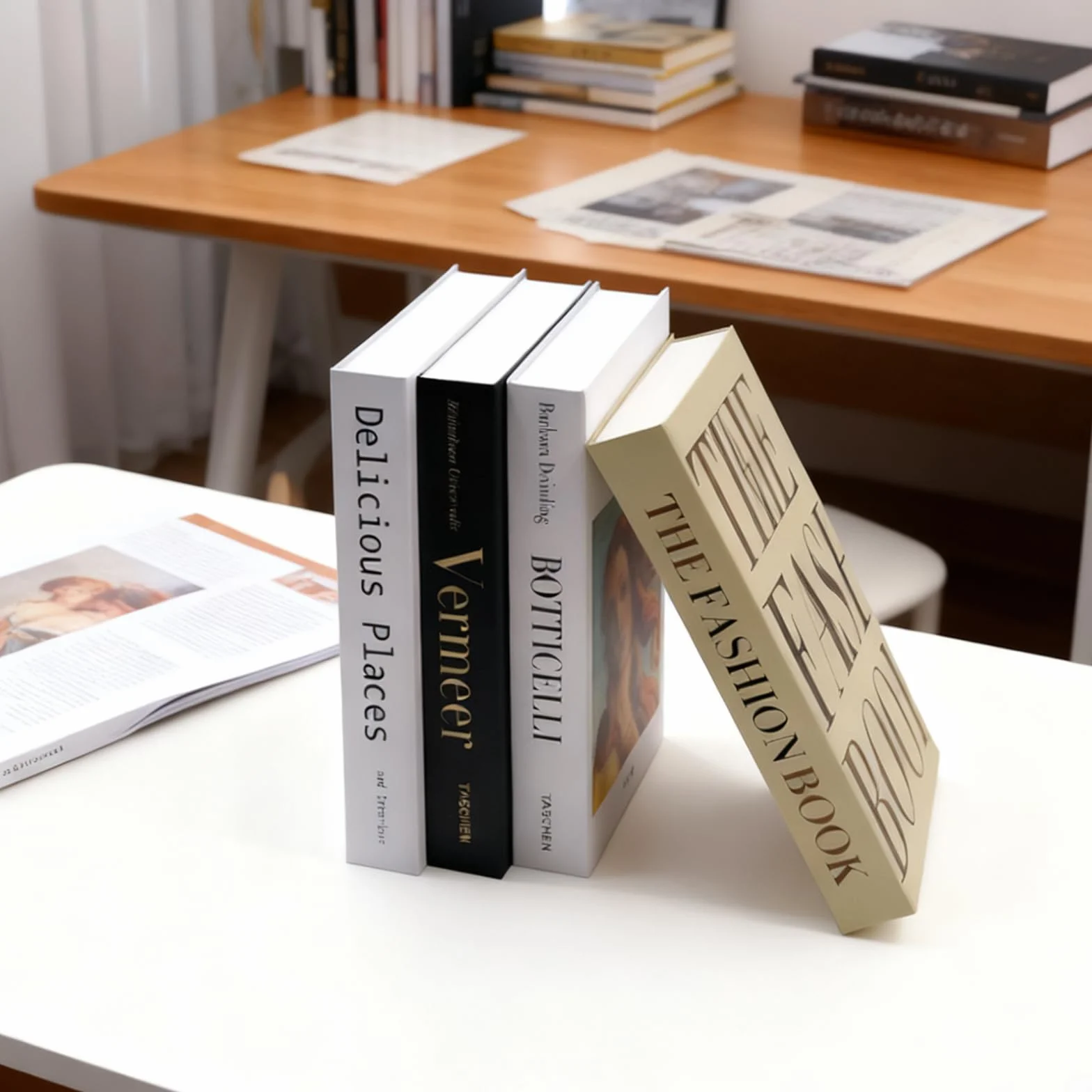 Juego de 4 libros decorativos Ennoxwi libros falsos de cartón para estantería, mesa de café