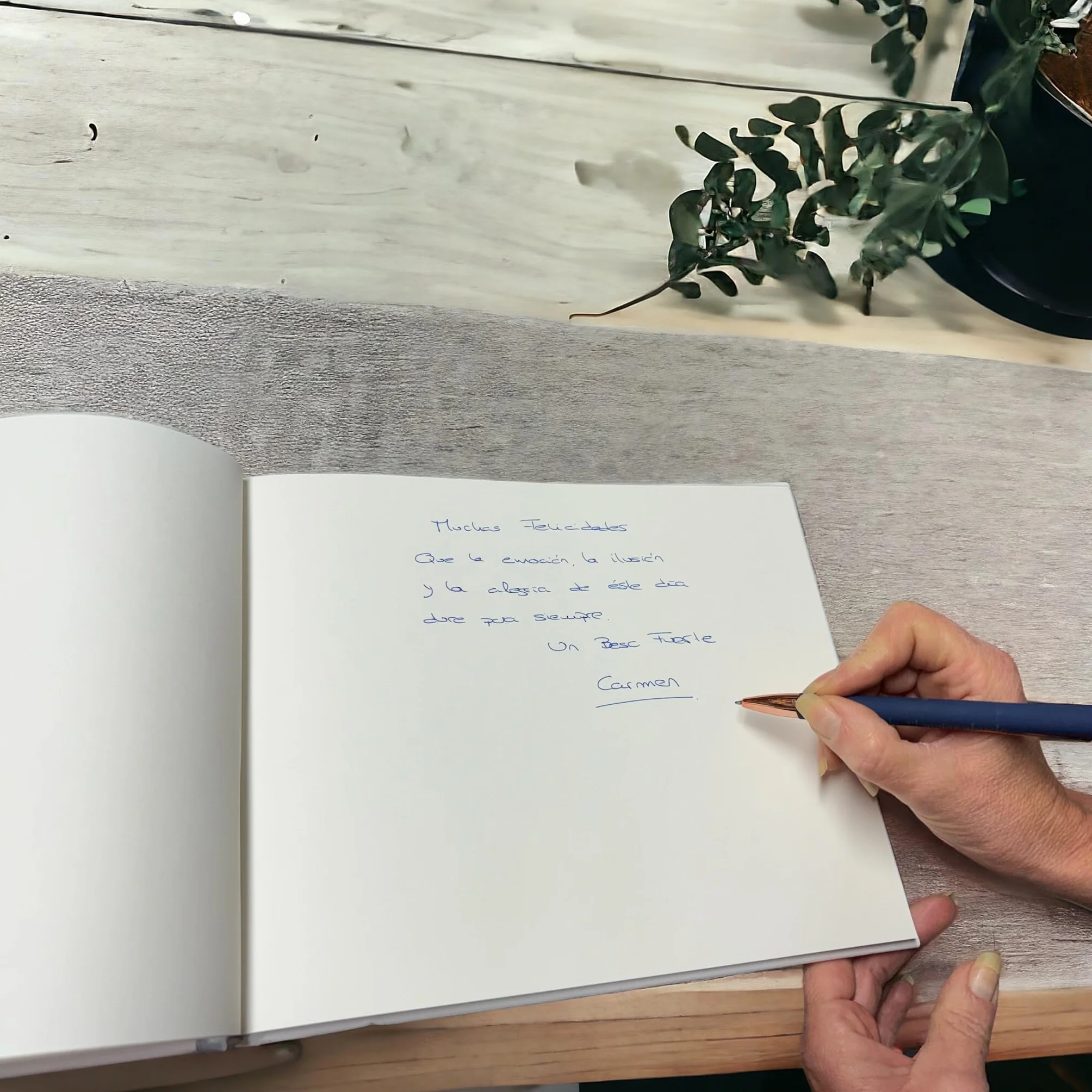 Libro de firmas para bodas de Oro PERSONALIZADO con nombres y fechas grabado en la portada