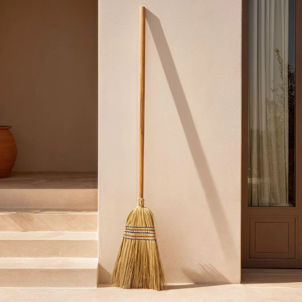 Escoba de Mijo Natural 135 Cm | Limpieza Sostenible y Eficaz | Ideal para Interior y Exterior | Nortene