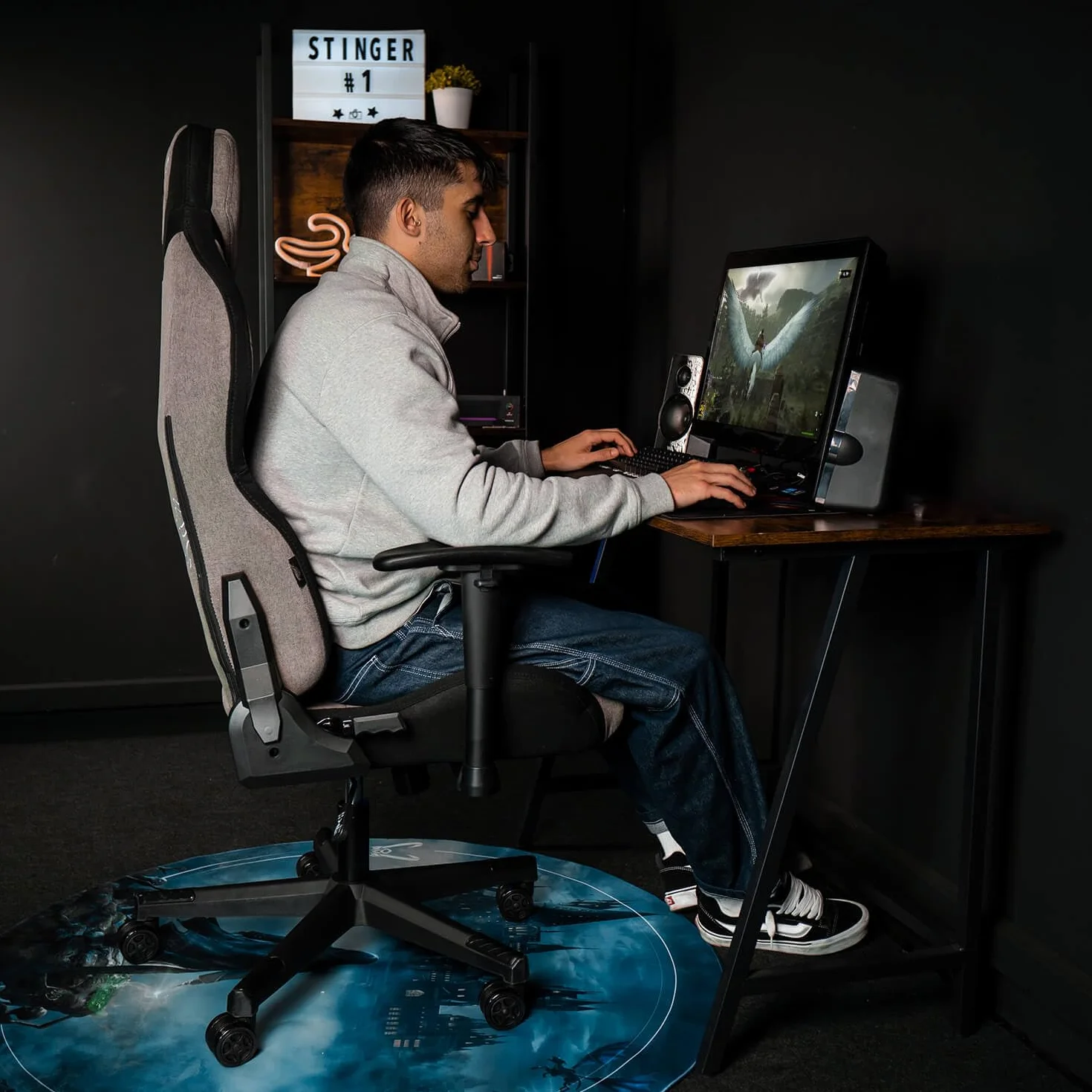 Woxter Stinger Station Titan Dark Silla Gaming Oficina Eje Acero Levantamiento Pistón Gas Tela Antimanchas Reposabrazos 2D Foam Racing Cojín Lumbar