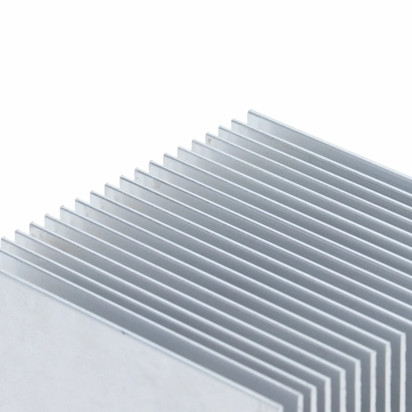 Tyenaza 4 Piezas de Aletas de Refrigeración de Aluminio, Disipadores de Calor las Aletas Transistor, Chip de Disipador de Calor, para Computadora, Dispositivos de Luz LED, 60x60x39 mm(Con Adhesivo)