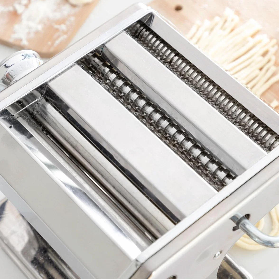 Máquina de pasta fresca InnovaGoods, manual con 3 rodillos, ajustable, metal, gris