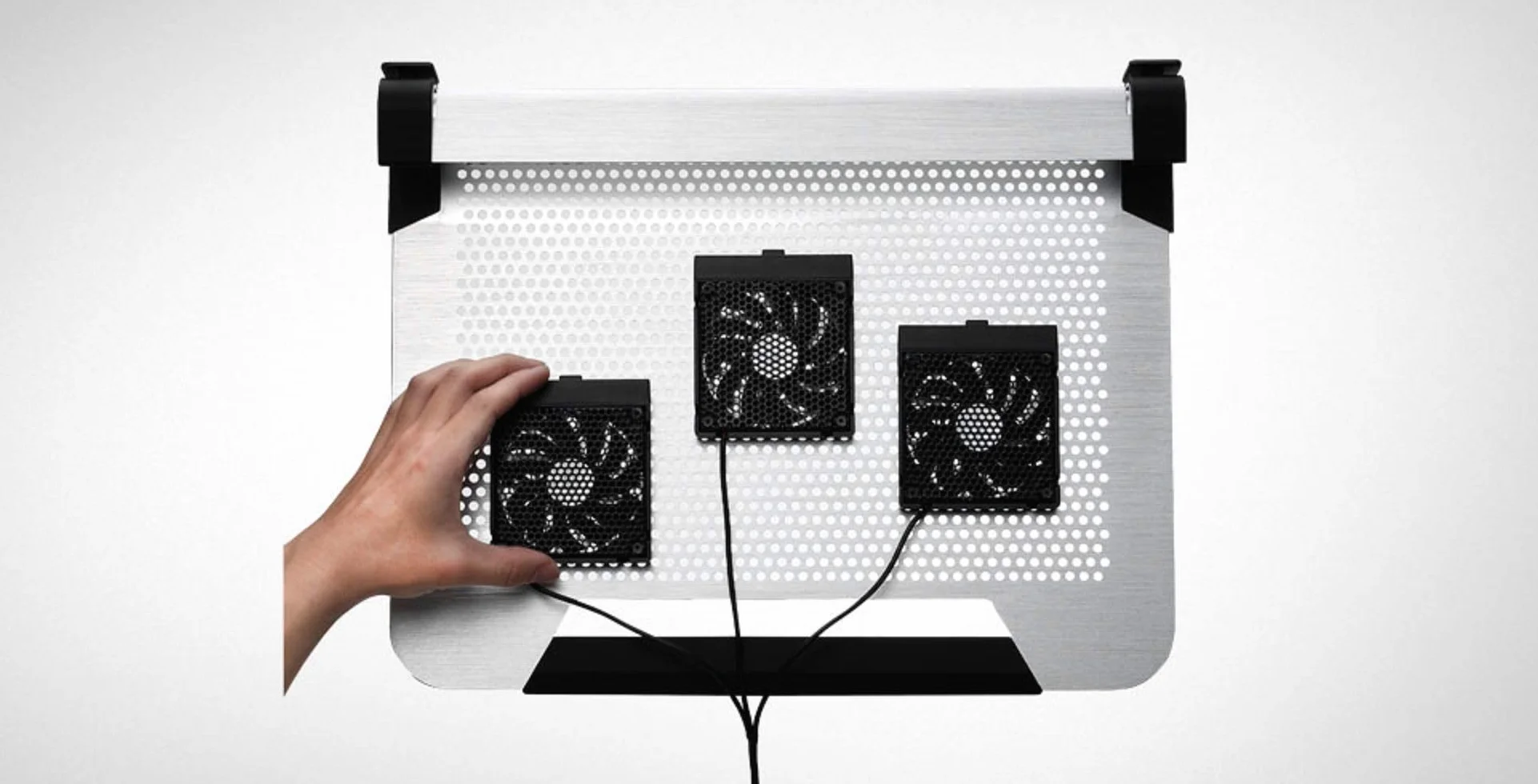 Cooler Master NotePal U3 PLUS Base de Refrigeración para Ordenador Portátil - 3 Ventiladores de 80mm Fáciles de Mover, Estructura Función Protección y Transportación, Ergonómica de Aluminio - Negro