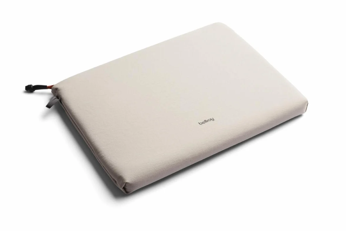 Bellroy Lite Laptop Sleeve, Funda Acolchada de 16 Pulgadas - Ash | Funda para portátil de 16 pulgadas ligera con acolchado slim y protector